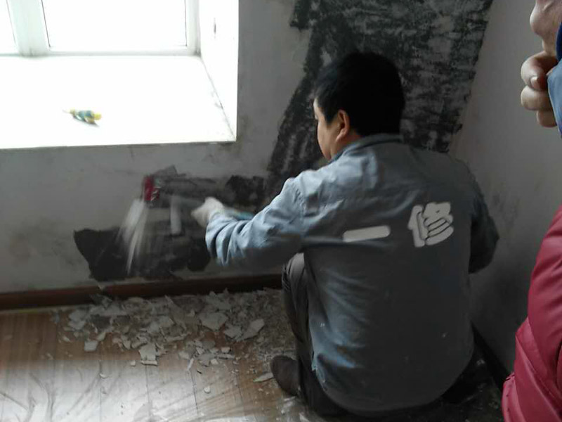 刮膩?zhàn)佣嗌馘X一平米？裝修油漆刮膩?zhàn)佣? style=