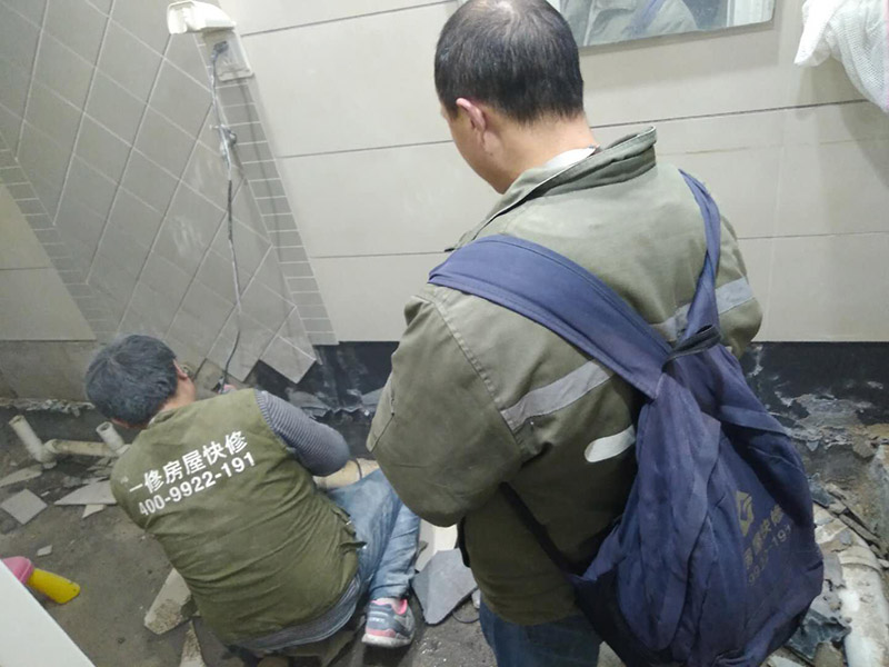 廚房墻壁瓷磚漏水原因是什么，廚房墻壁