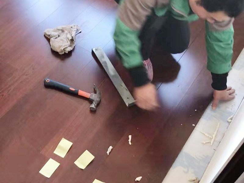 ?？谀镜匕逍扪a(bǔ)劃痕的辦法是什么