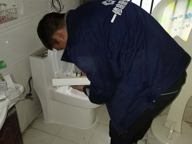 家庭衛(wèi)生間漏水如何解決，專業(yè)修衛(wèi)生間