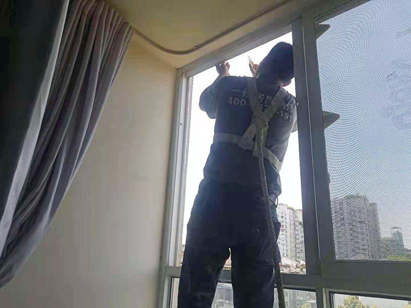 越秀區(qū)地磚防水多少錢一平米？不敲瓷磚